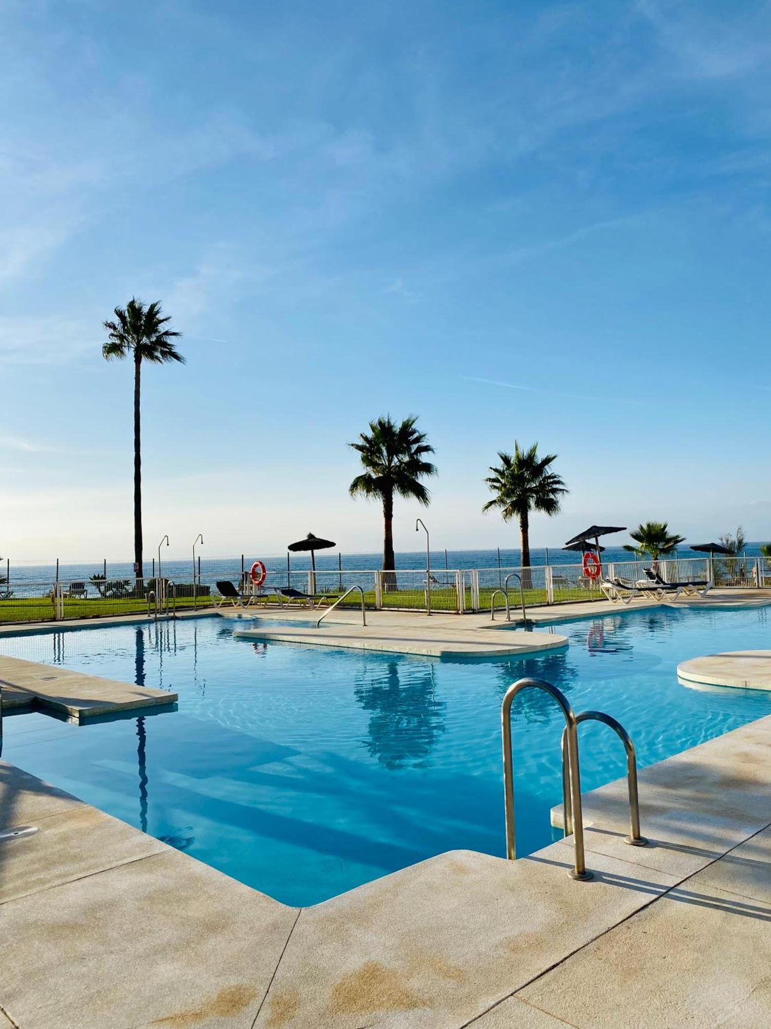 Sunshine Beach Front Complex, Wifi, Modern Casares Eksteriør billede